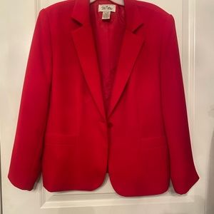 Beautiful fully lined 2 piece women suit